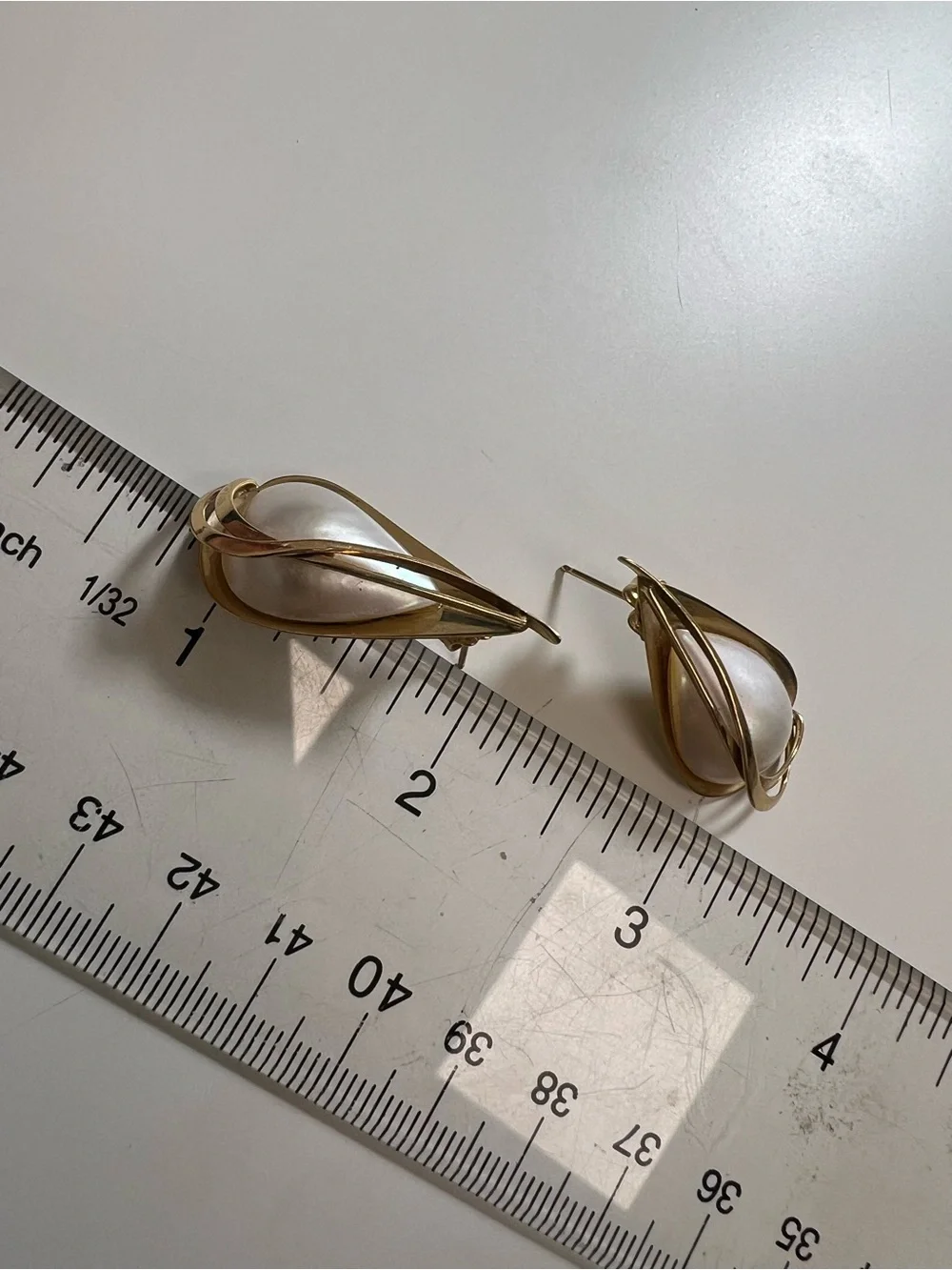 14K Gold Teardrop Pearl Vintage Earrings for pierced ears